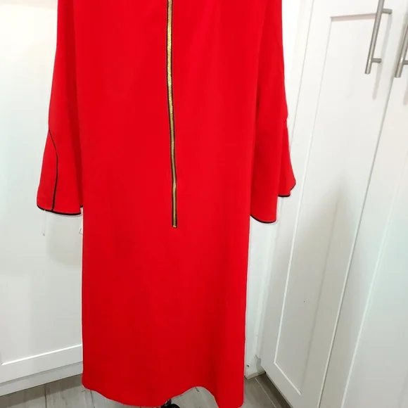 Chic Red V-Neck Dress - Picture 5 of 6